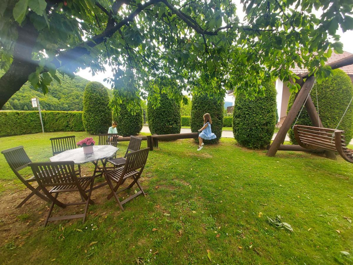Guest House Gacka Rogic Otočac Eksteriør billede