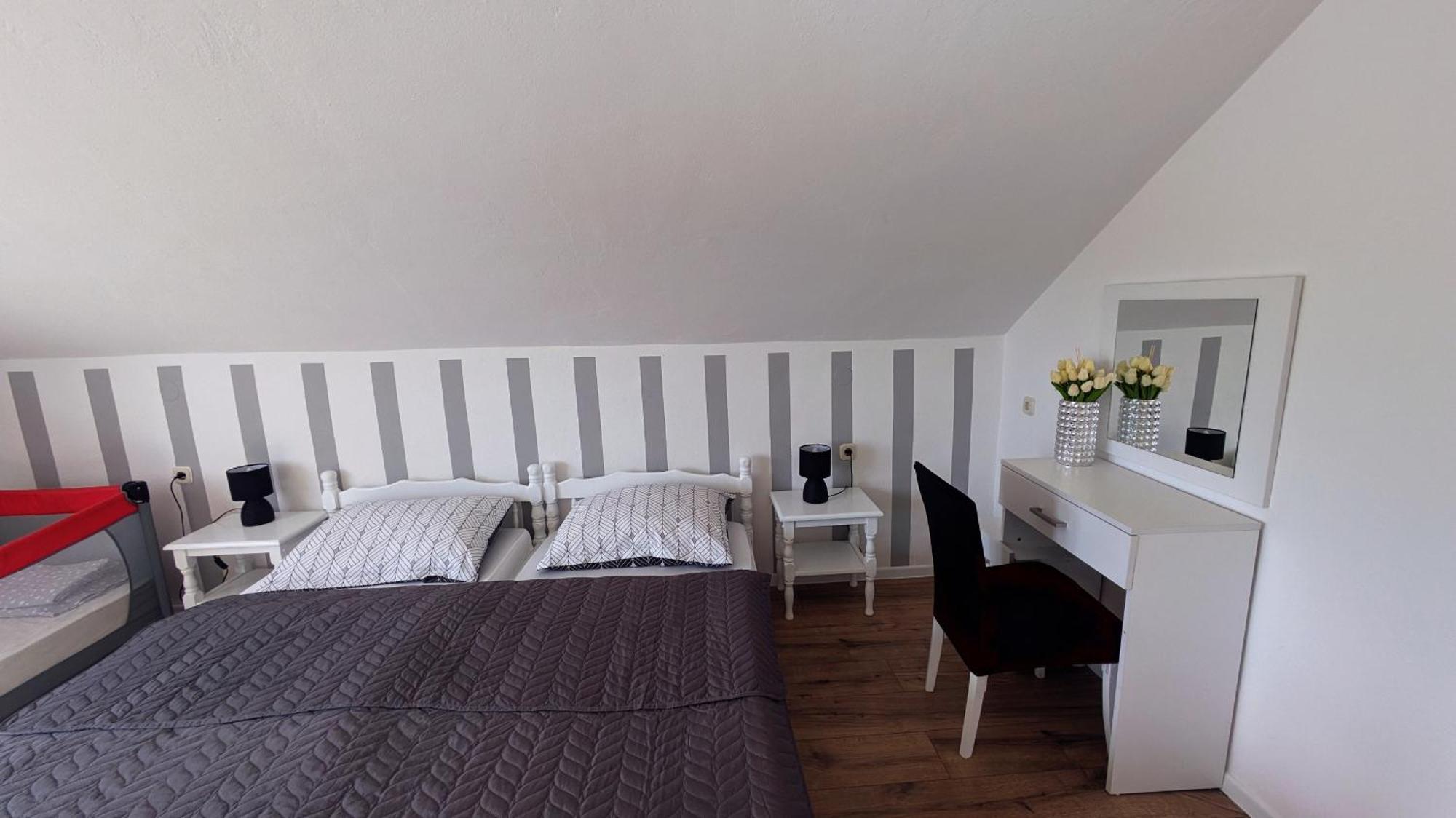 Guest House Gacka Rogic Otočac Eksteriør billede